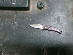 הסכין שנתפס בבידוק. צילום: דוברות המשטרה