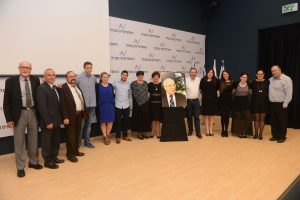 משפחתו של פרופ' צבי ארד עם ראשי המכללה האקדמית נתניה