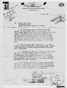 פקודה החתומה על ידי גנרל תומאס הנדי המאשרת את הטלת פצצת האטום על יפן.