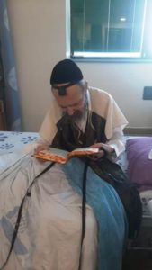 הרב דב קוק שליט"א לא הפסיק להתפלל גם בעת שהותו בבית החולים