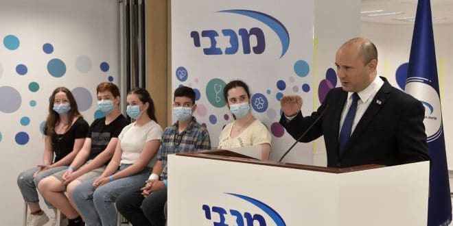 ראש הממשלה ליווה בני נוער שהתחסנו בנגיף הקורונה