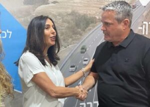 ליאור אזולאי ומירי רגב באירוע של הנחת אבן פינה של הרחבת כביש הערבה